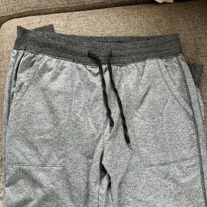 Carbon Men’s Joggers Gray size Medium